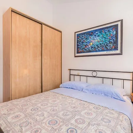 Luxurioeses 100 Meter Baška