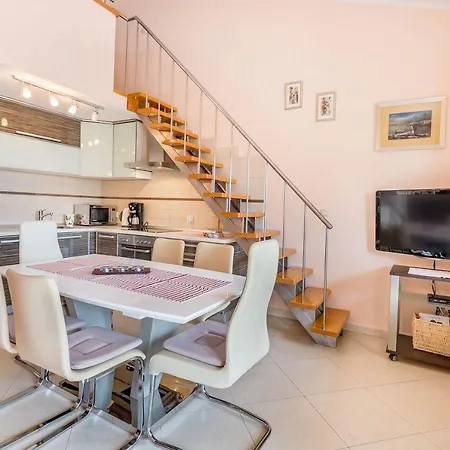 Apartment Luxurioeses 100 Meter *