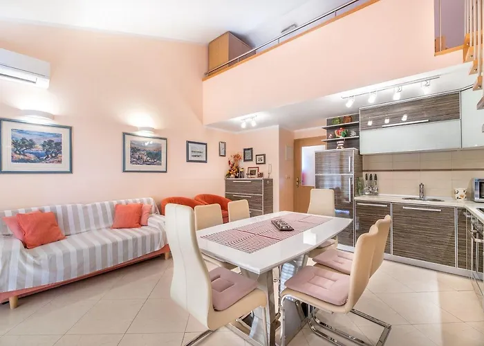 Luxurioeses 100 Meter アパート